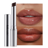 URQT labial miel con brillo natural para un look suave e hidratación.