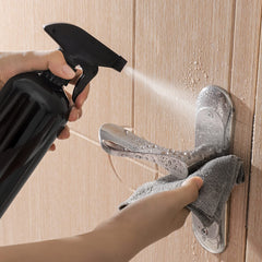 UUJOLY spray bottle with mist and stream modes for versatile spraying.