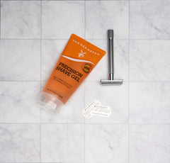 Close-up of Van Der Hagen gel bottle emphasizing non-foaming texture for smooth glide