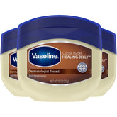 Vaseline Blueseal jalea con manteca de cacao en envase visible para hidratación suave.