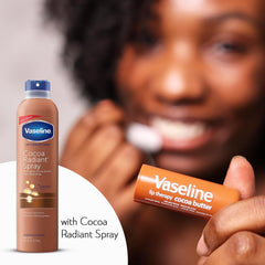 Bálsamo Lip Therapy Cocoa Butter de Vaseline para labios suaves.