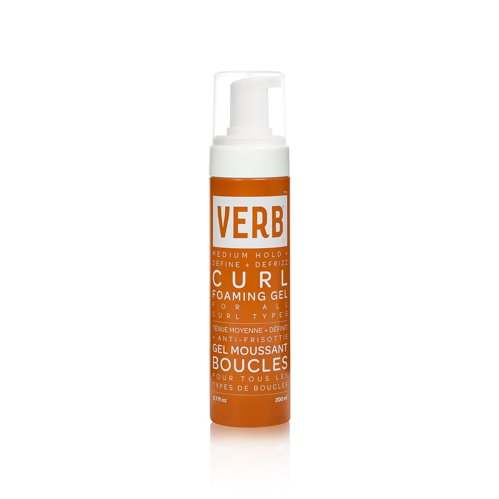 VERB Curl Foaming Gel en botella; definición suave para rizos con fijación ligera.
