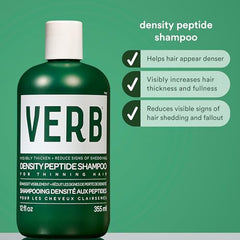 VERB Density Peptide Shampoo, dispensador en mano, uso diario cómodo.