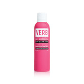 VERB Dry Shampoo Dark muestra la botella para uso rápido en las raíces.