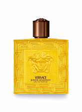 Versace Eros Energy bottle pour highlights a long-lasting scent for evenings.