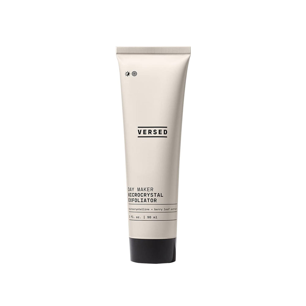Versed Day Maker exfoliante cremoso frente de la botella; piel suave lista para el día.