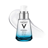 Vichy Minéral 89 bottle pour demonstrates instant hydration.