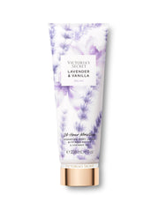 Loción corporal de Victoria's Secret Lavanda y Vainilla, botella visible para uso diario