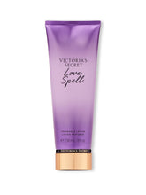 Victoria's Secret Love Spell, textura sedosa para manos y cuerpo, hidratación suave.