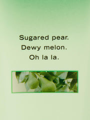 Victoria's Secret Pear Glace: pera fresca en primer plano para sensación frutal suave.