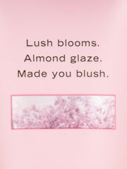 Velvet Petals loción de Victoria's Secret, aplicación suave en manos para hidratación continua.