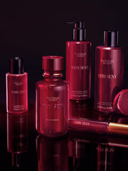 Envase de Victoria's Secret Very Sexy loción, diseño elegante y práctico para la rutina diaria.