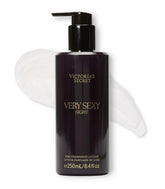 Victoria's Secret Very Sexy Night loción en botella para una aplicación suave y piel hidratada