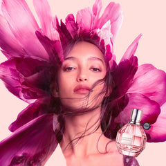 Viktor&Rolf Flowerbomb packaging box highlights premium branding and luxury presentation.