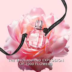 Viktor&Rolf Flowerbomb spray dispersion demonstrates even fragrance for lasting presence.