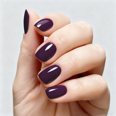 Nails after UV LED cure with Vishine gelpolish for a glossy look