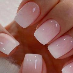 WAFOLOZE press-ons in a white ombre gradient for an elegant everyday look.