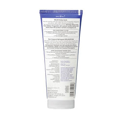 Weleda Aroma Essentials Relax espuma cremosa en la mano para una sensación suave