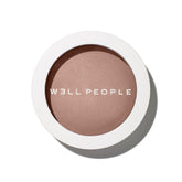 Well People Bronceador horneado muestra textura suave para un resplandor natural continuo.