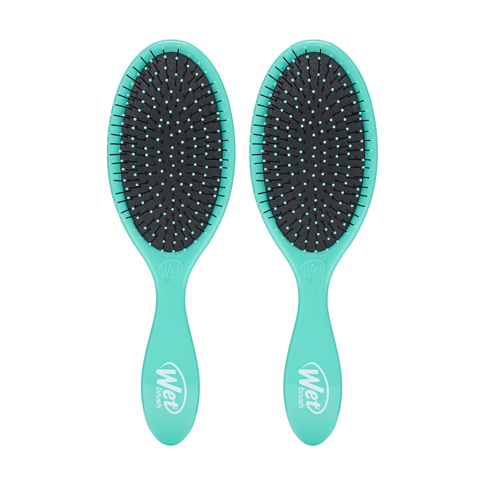Wet Brush Original Detangler Aqua Pack 2 glides through wet or dry hair with minimal tugging.