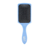 Wet Brush Paddle Detangler Sky demonstrates easy detangling for long hair without pulling.