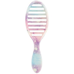 Ergonomic handle on Wet Brush Speed Dry for comfortable styling