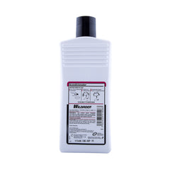 Aplicación de Wild Root sobre cabello mojado para suavidad diaria.