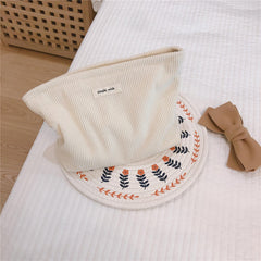 Wudygirl zipper-closure bag keeps cosmetics secure during trips