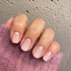 Recubrimiento gel suave en uñas con acabado liso y duradero
