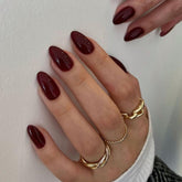 Uñas postizas XCREANDO en forma de almendra corta color vino burdeos, uso diario cómodo