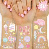 Tatuaje temporal xo Fetti arcoíris pastel con foilado, ideal para decoraciones de fiesta.