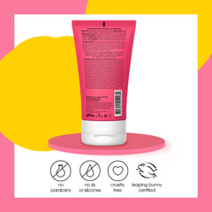 Yes To Pomelo exfoliante facial: rostro húmedo durante la aplicación para exfoliación efectiva.
