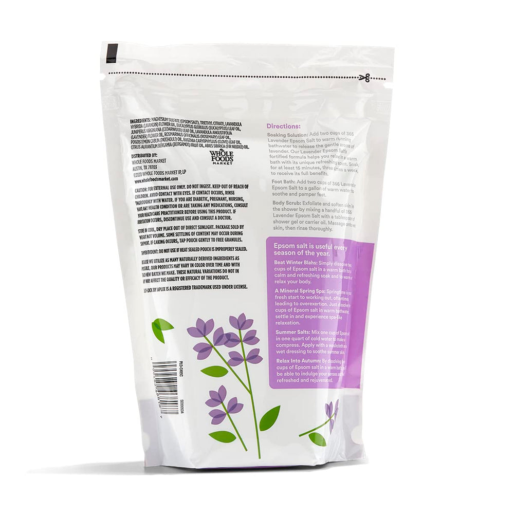 365 by Whole Foods Market, sal Epsom lavanda disolviéndose en agua tibia