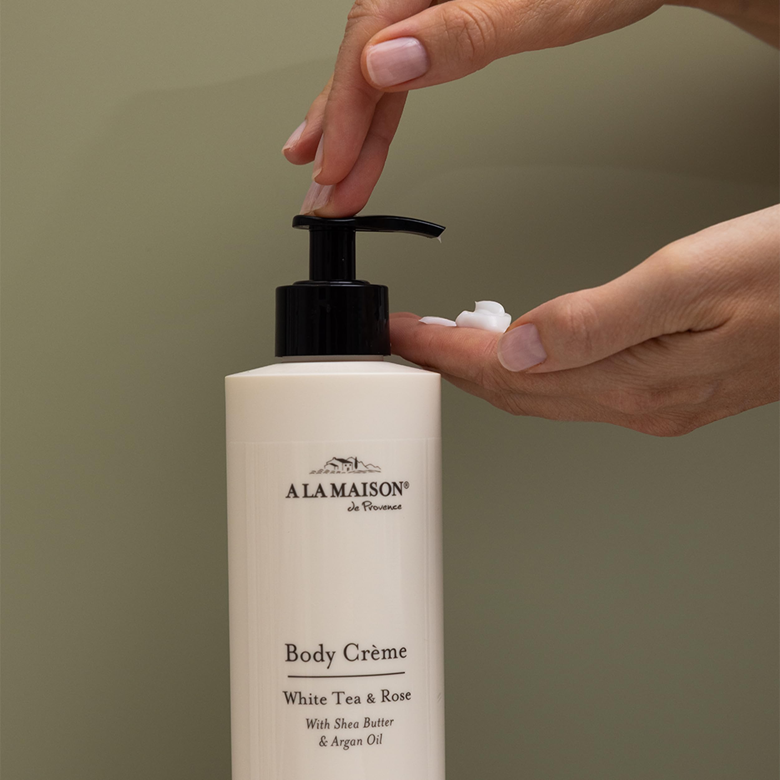 A LA MAISON Body Crème silky texture application, smooth absorption for daily comfort.