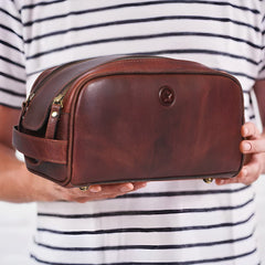Aaron Vendimia Estilo buffalo leather with durable hardware supports long-term use