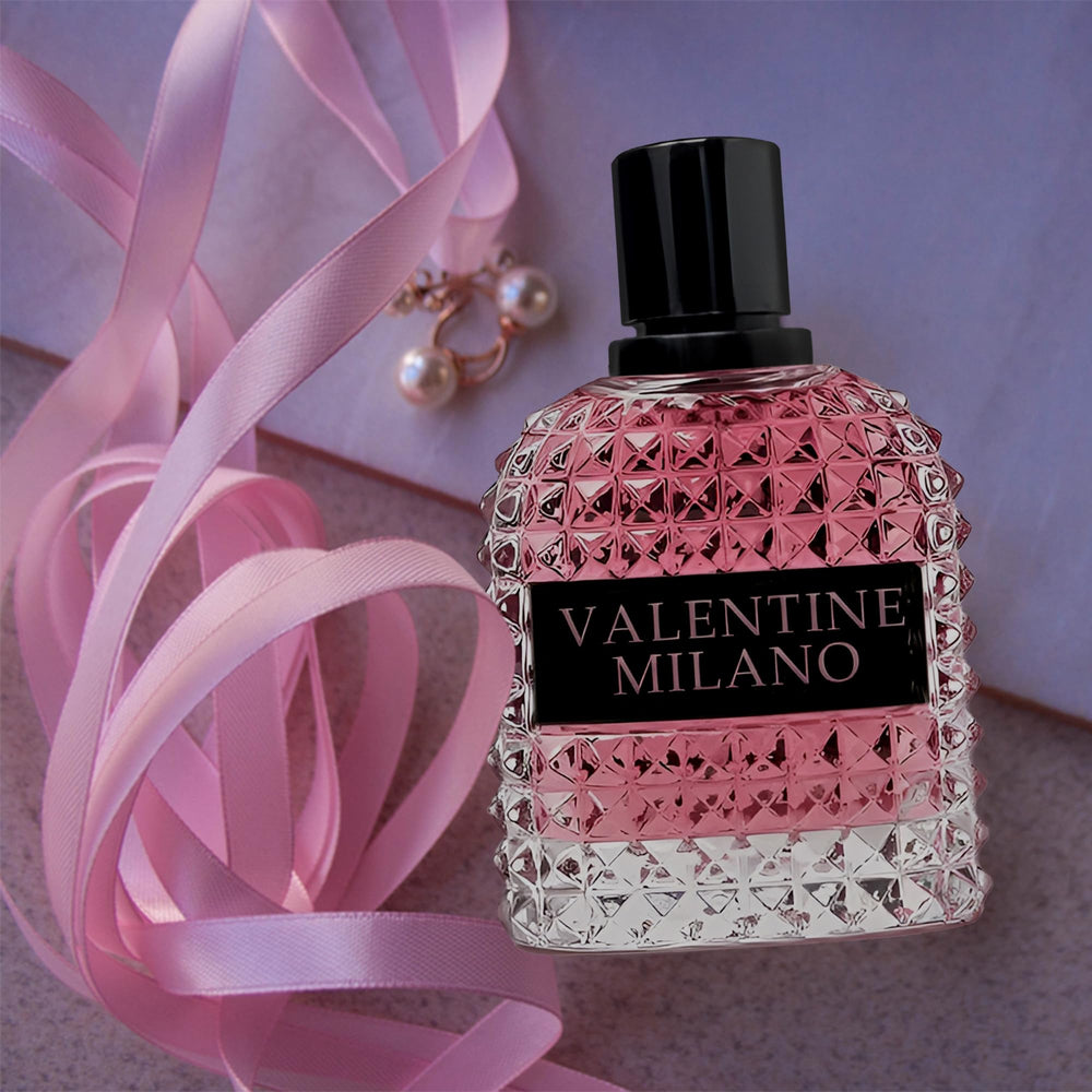 Detail of the label showing vanilla and jasmine notes.
