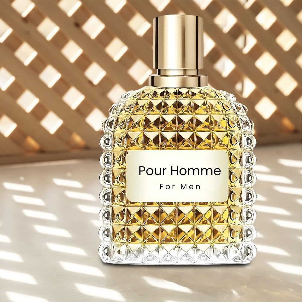 A CENTER Valiant Men bottle close-up, jasmine and vanilla bourbon blend.