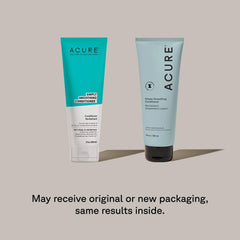 Acondicionador Acure aplicado de medios a puntas para deslizamiento suave y cabello fácil de peinar.