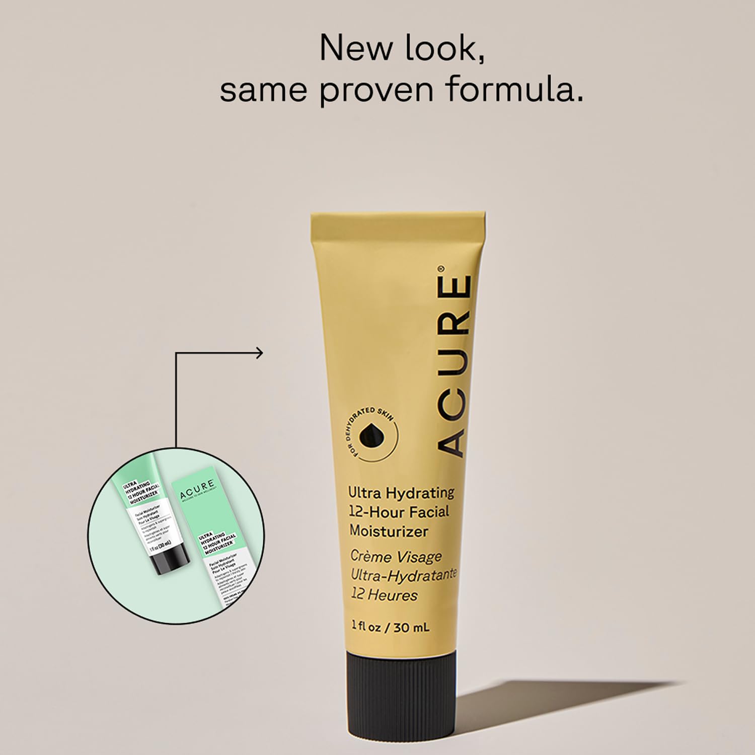 Aplicación suave de la crema facial Acure sobre la piel