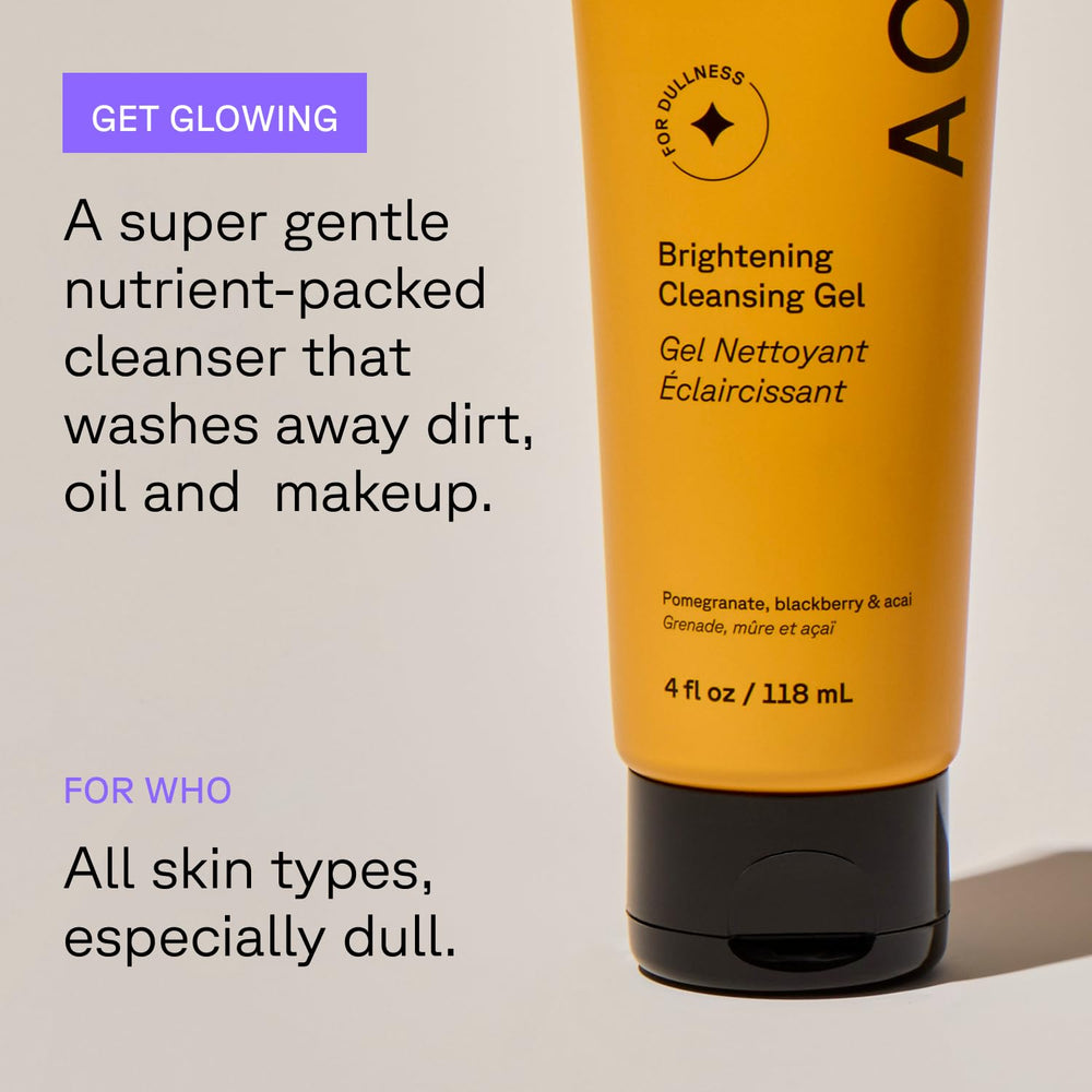 Aplicación en rostro con Acure Brightening Cleansing Gel para tez luminosa