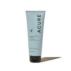 Acure Simply Smoothing Shampoo en botella con dispensador, ideal para hidratar cabello fino.