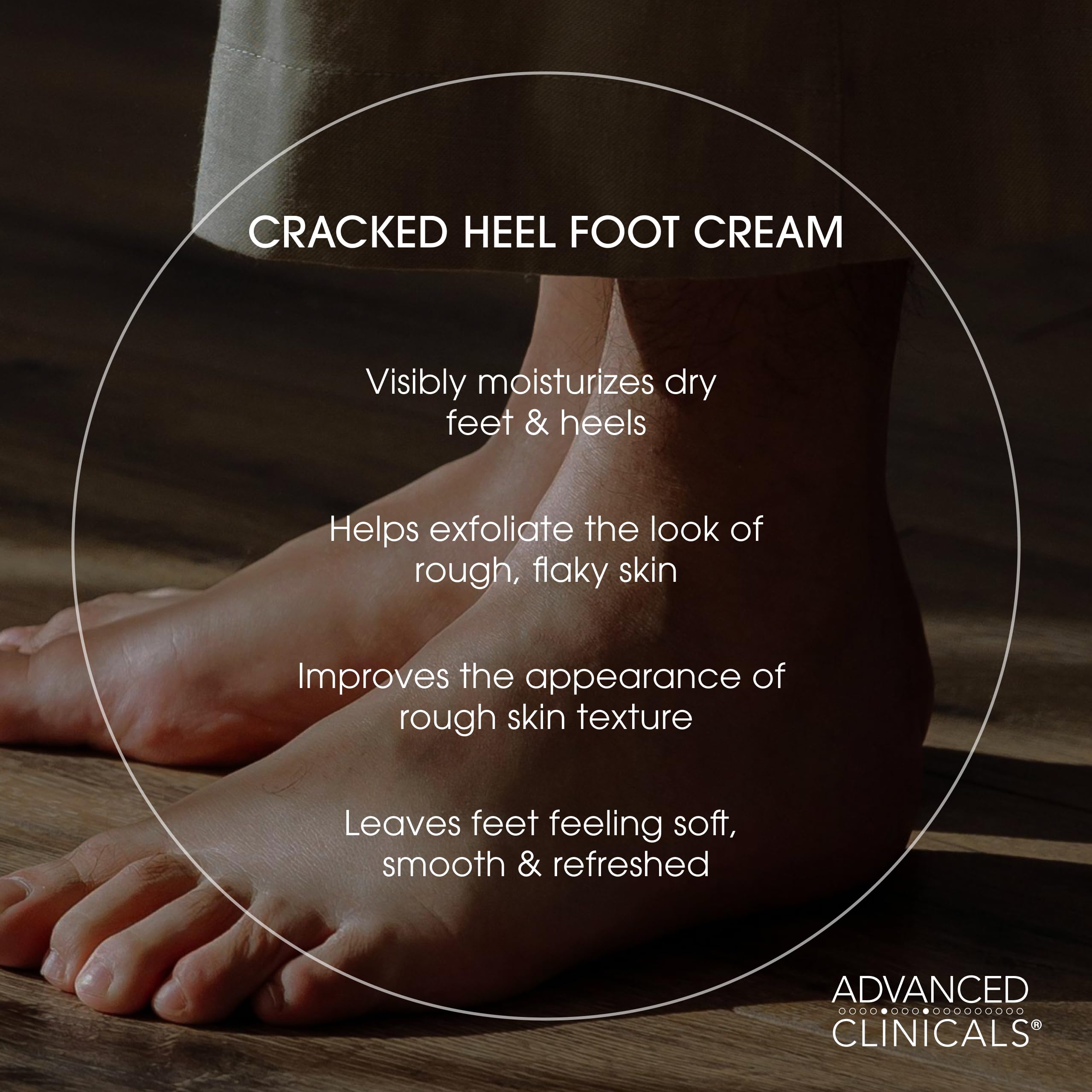 Aplicación en talón con Advanced Clinicals crema suave para pies.