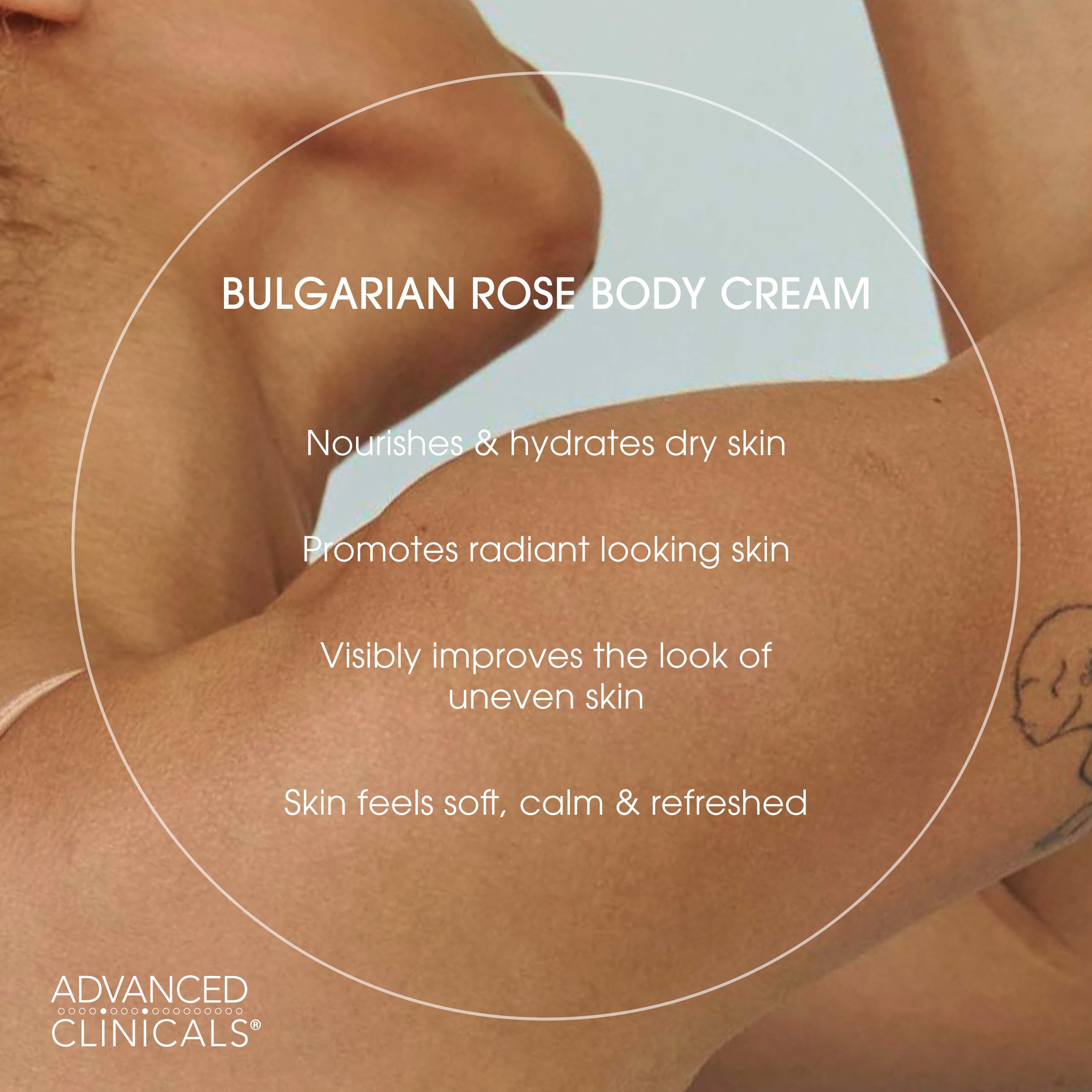 Uso diario de la loción rosa bulgara de Advanced Clinicals en cuerpo y cuello