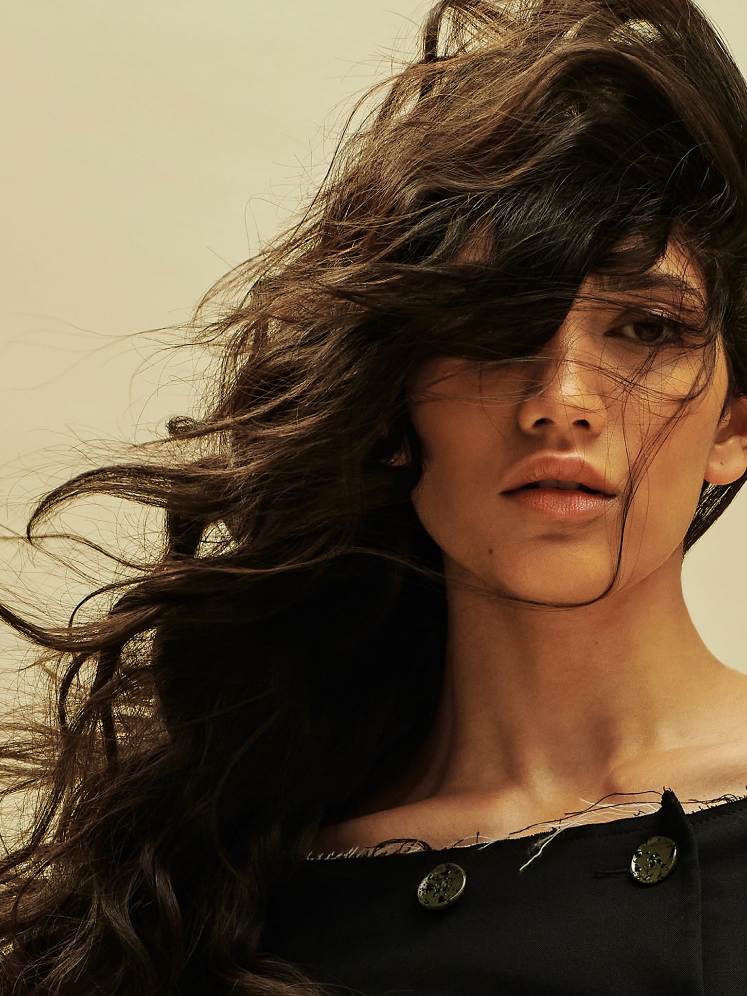 AG Care TOUSLED TEXTURE piecey texture creates movable volume for versatile styles.
