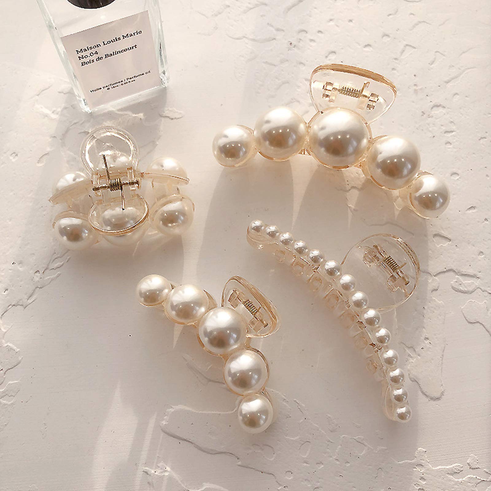 Agirlvct pearl big-size clip secures thick hair for daily styling.