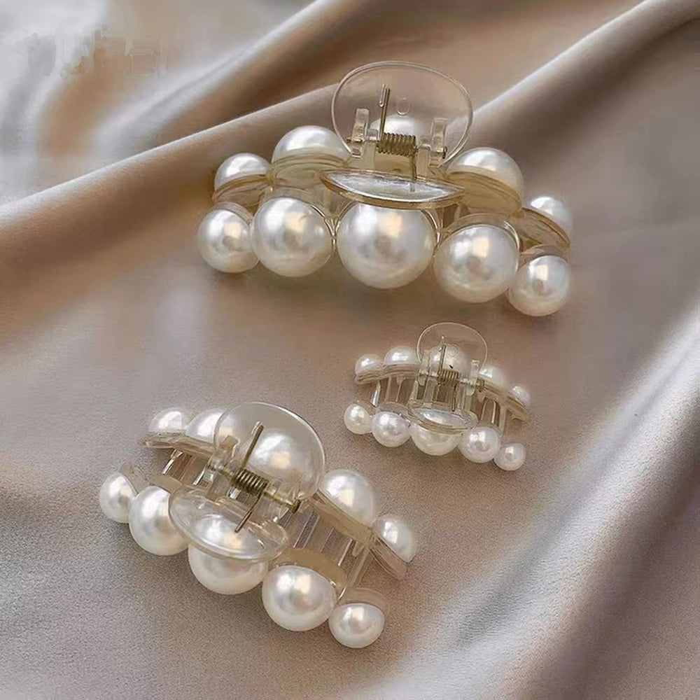 Agirlvct pearl clip fashion accessory for travel or daily wear.