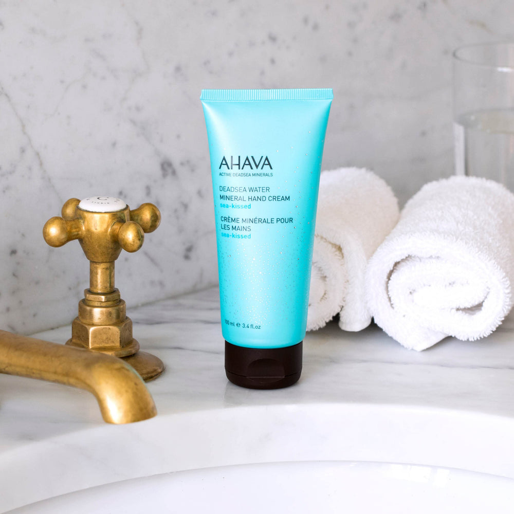 AHAVA Aloe Vera moisturizing image emphasizes natural hydration for sensitive skin.