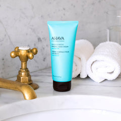 AHAVA Aloe Vera moisturizing image emphasizes natural hydration for sensitive skin.