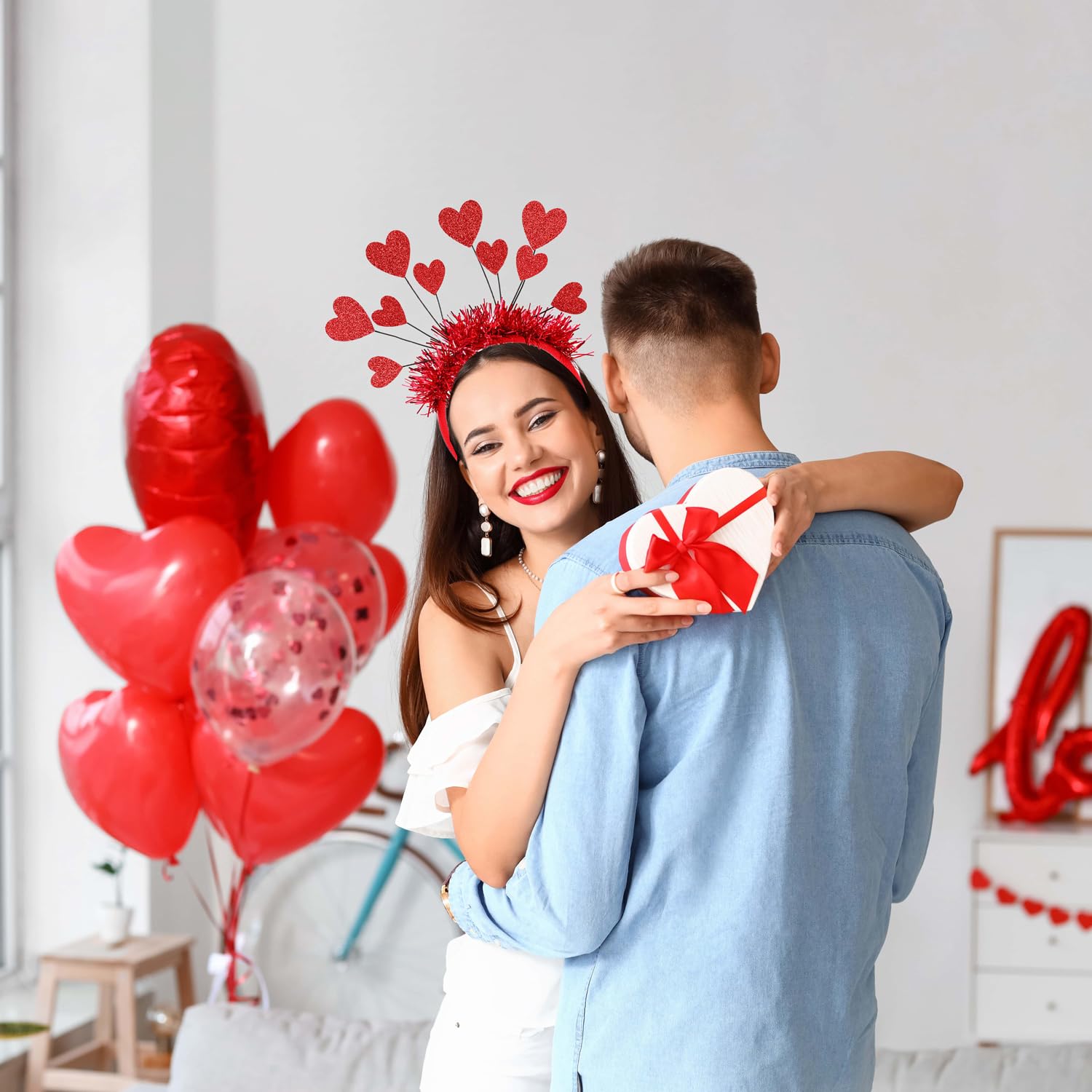 Diadema de Aikitub para fiestas, corazones para completar el atuendo.