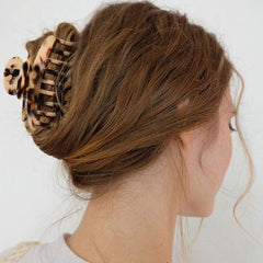 Aileam non slip teeth clip secures hairstyles with reliable grip